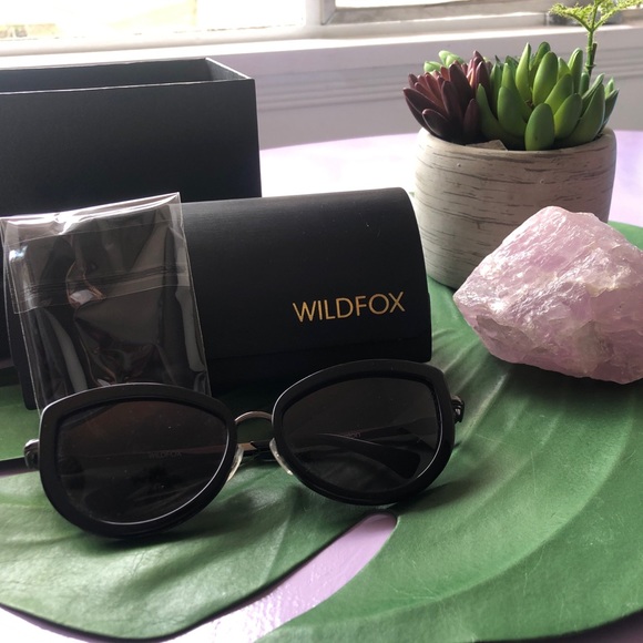 WildFox cat eye sunglasses - Picture 2 of 6